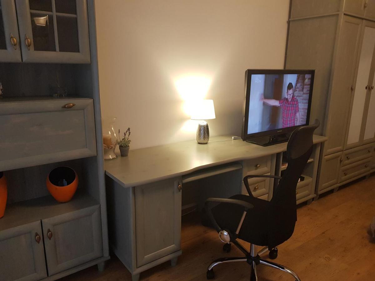 Przytulna I Przestrzenna Garsoniera- Centrum Tarnów Esterno foto